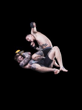 Rakibi tutmuyor ve atma güçlü Mma savaşçı yumruklar