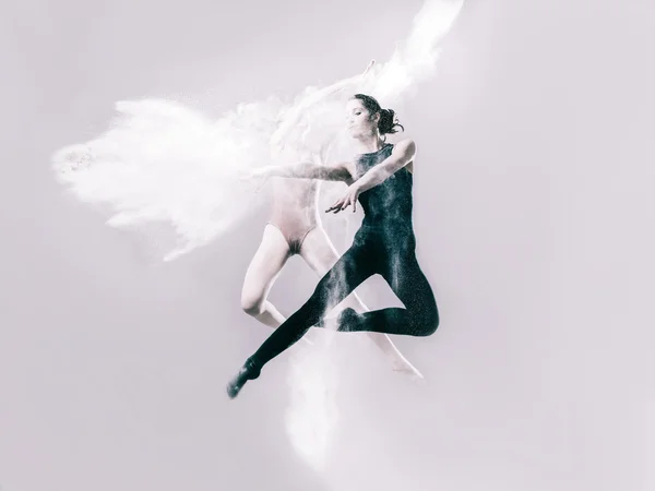 Dvě ženy balet, tanec s moukou — Stock fotografie