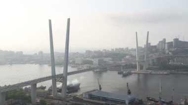 Vladivostok Bridge'de