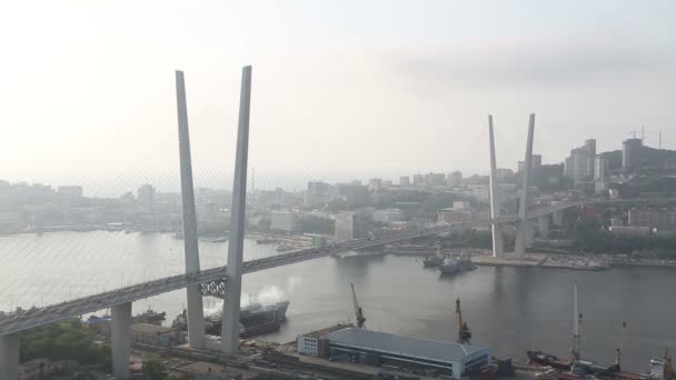 De brug in Vladivostok — Stockvideo