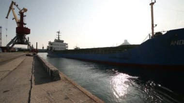 Kalkış kargo gemisi