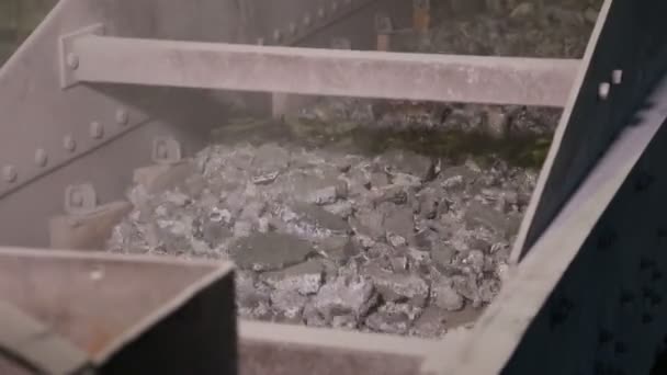 Crushing and packing iron — Stock Video