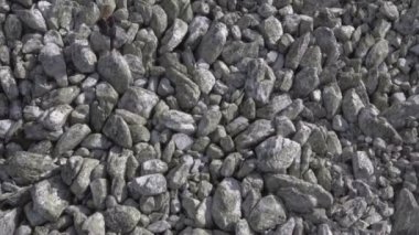 Kız buzlu yoga yapar