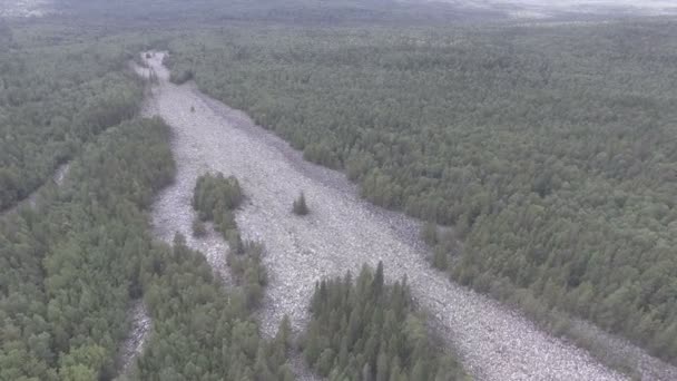 Il fiume di pietra negli Urali — Video Stock
