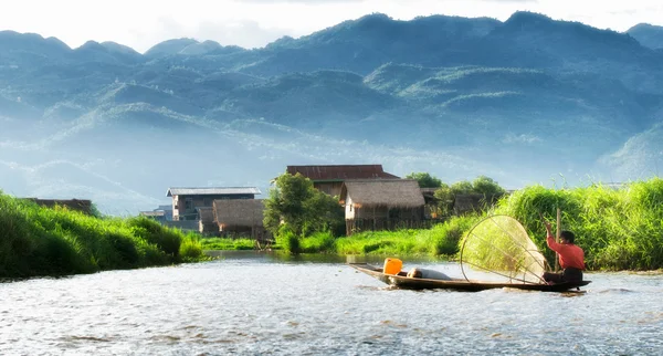 Inle gölü, Shan Eyaleti Taunggyi İlçesi Nyaungshwe İlçesi, Myanmar Shan Hills bir parçası.
