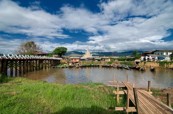 Bellissimo paesaggio della città di Nyaungshwe, Myanmar — Foto Stock