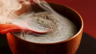 Lezzet ve besin artışı için kavrulmuş chia tohumları sanatını keşfedin.