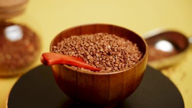 Karabuğday homurdanmalarını ve sağlıklı yemek kullanımlarını keşfedin.