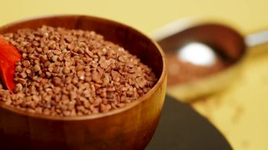 Sağlıklı beslenme ve yemek pişirme için karabuğday homurdanmalarının faydalarını keşfedin.