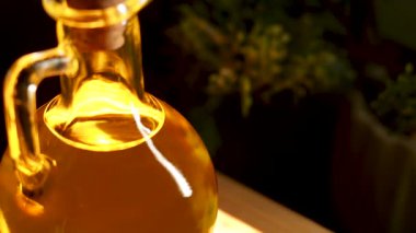 Zeytinyağının zenginliğini keşfetmek yemek pişirmek ve sağlık yararları için