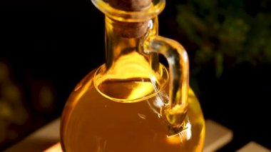 Zengin aromanın ve yemek ve sağlık için zeytinyağının faydalarını keşfetmek