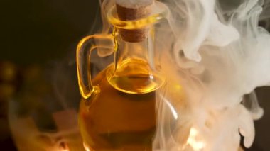 Yemek ve sağlıklı yaşam için saf zeytinyağının güzelliğini ve kullanımını keşfedin.