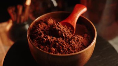 Tariflerde kakao tozunun nasıl kullanıldığını ve bunun sağlık ve yemek pişirme yararlarını araştırın.