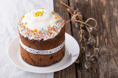 Geleneksel Rus paskalya pastası Kulich