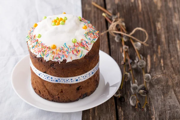 Geleneksel Rus paskalya pastası Kulich