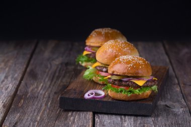 Üç sulu sığır burger