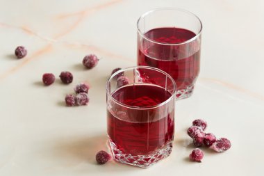 Yaz kiraz suyu ile çilek bir gl tablo yenileme