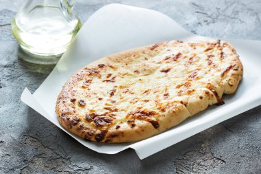Gürcü ekmek peynir zeytin yağı ile