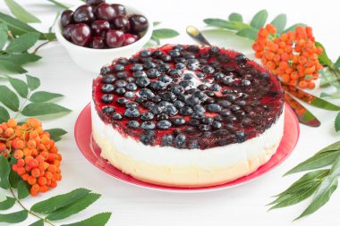 Pasta peynir ve yaban mersini bir ışık ile jelatin