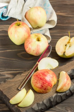 Taze ev yapımı elma ahşap oyun tahtası