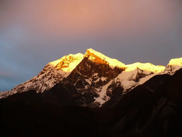 Trekking in the Himalayas — Stock Photo, Image