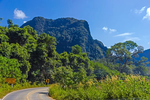 Thailändische Landstraße Stockfoto