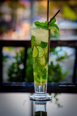 Mojito yeşil ve soğuk