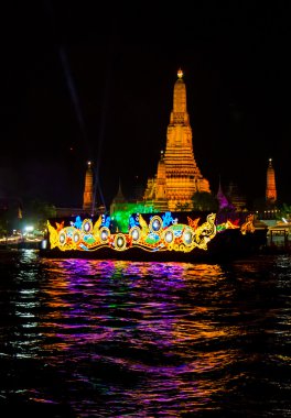 Gece tapınakta WAT Arun