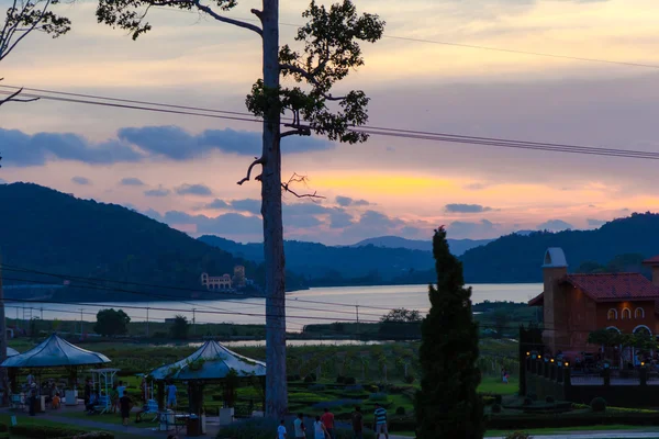 Puesta de sol en el lago de plata Pattaya —  Fotos de Stock