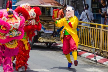Sokak performans için Çince Aç Hayalet Festivali (Por Tor) bir