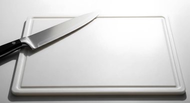 Bıçak ve beyaz bir kağıt..