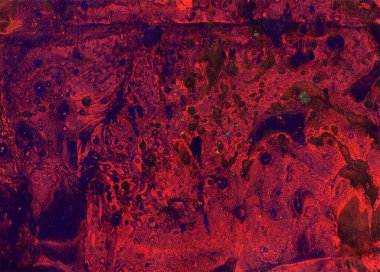 Koyu kırmızı ve mor tonlarda soyut mermer kağıt dokusu. Organik girdaplı ve kabarcıklı el yapımı sıvı mürekkep deseni. Arkaplan, baskı tasarımı, tekstil veya dijital sanat projeleri için ideal.