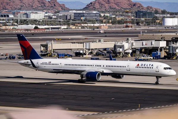 Sky Harbor Havaalanı 12-7-2025 Phoenix, ABD