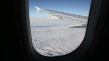 Uçak penceresinden havadan görünümü