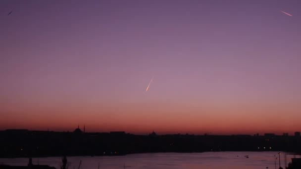 Istanbul zonsondergang, kleurrijke hemel — Stockvideo