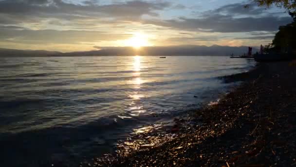Puesta de sol en el lago Timelapes — Vídeo de stock