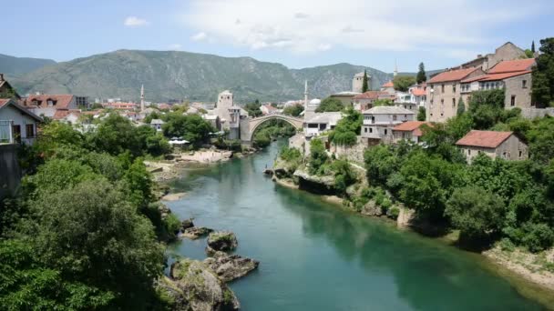 Старий міст та Річковий краєвид — стокове відео