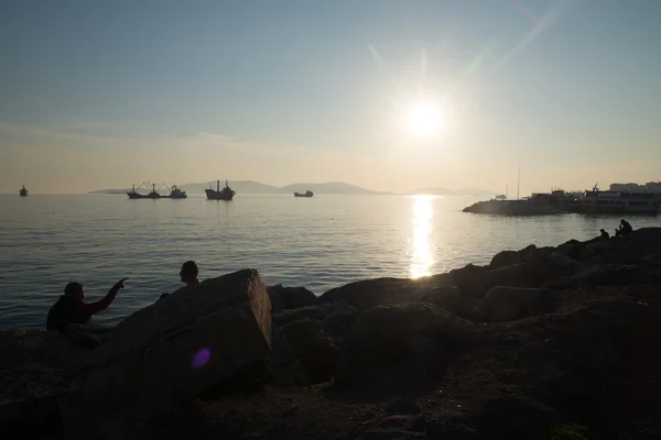 Istanbul manzarası görünümü gün batımında.