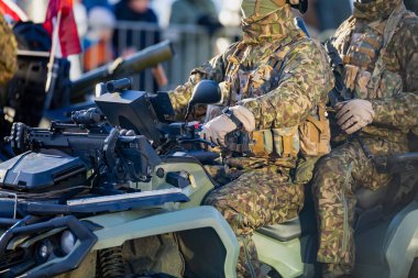 NATO askeri kanadı donanımlı askerlerle donatılmış, ittifakın yer gücünü, operasyonel esnekliği ve güçlendirilmiş bölgesel savunma stratejisini yansıtıyor.