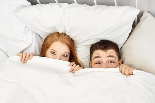 Pareja enamorada en casa — Foto de Stock