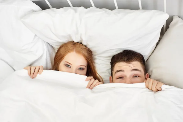 Pareja enamorada en casa — Foto de Stock