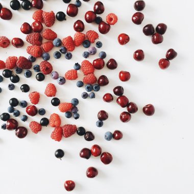 Kırmızı ve mavi çilek