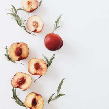 Peaches Beyaz yaprakları ile