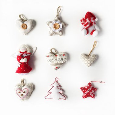 Beyaz izole el yapımı Noel oyuncaklar