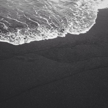 Siyah beach Bali adlı