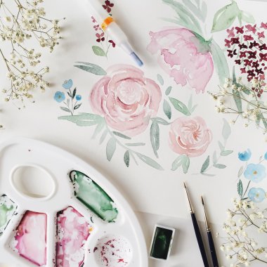 Peonies ve boyalı yaprakları