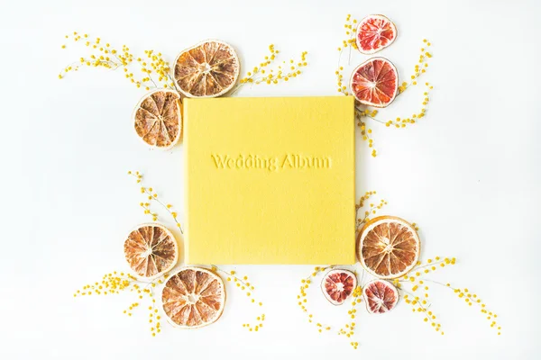 Yellow wedding photo album — Stock fotografie