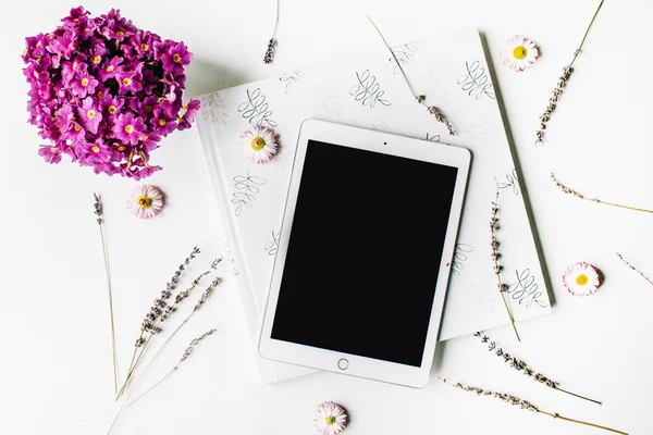 çalışma alanı. Tablet, lavanta