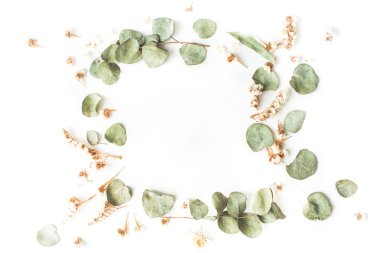 Kuru ve taze dalları ile çelenk çerçeve