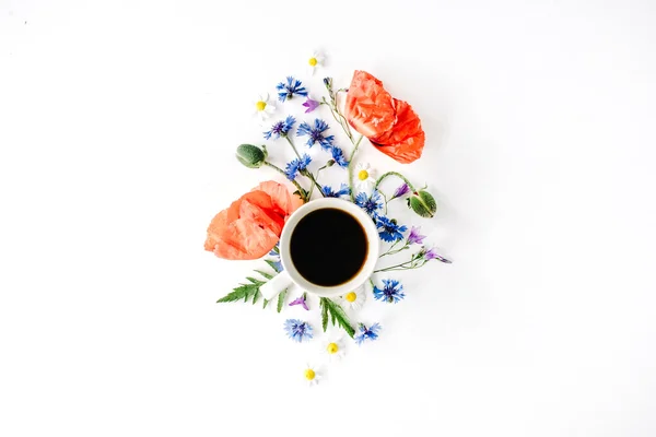 Tazza di caffè e papaveri — Foto Stock